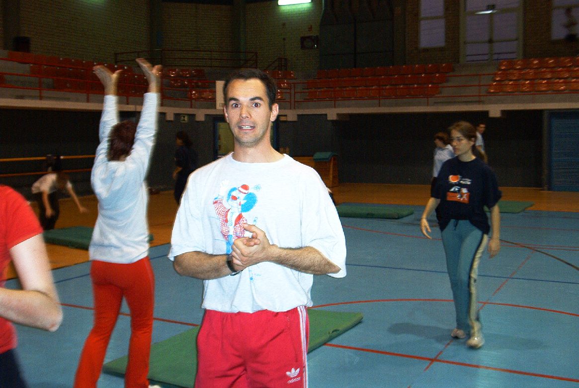 Aulas de Acrobacias - Faculdade de Educação Física de Blanquerna - Universidade Ramon LLull - Barcelona, maio de 2003