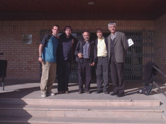 Entrada do INEFC LLeida - Eu e os doutores Carles Feixa, Vincenzo Padiglione, Pere Lavega e Francisco Lagardera