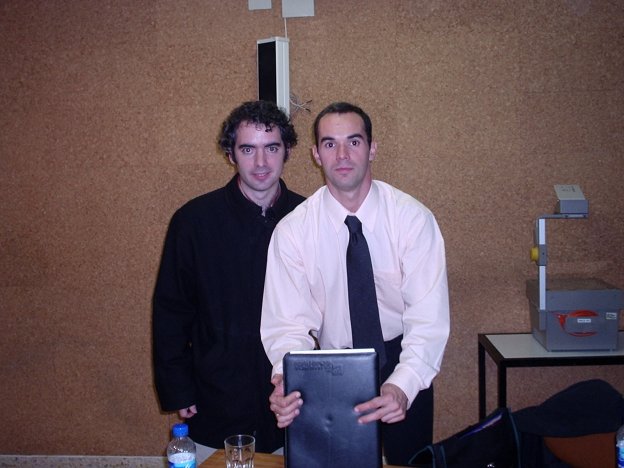 Eu e meu amigo Prof. Xavier De Blas (Univ. Ramon LLul - Espanha) depois da defesa do doutorado (INEFC Lleida, 5-11-04)