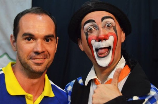 Feliz depois de rir muito com Tibinho e outros artistas de circo-teatro no Casarão de Barão (Campinas, nov. 2015)