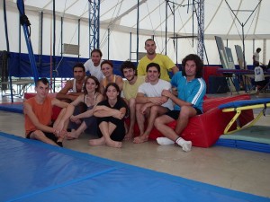 Grupo de alunos de acrobacia - Escola de Circo - Rogelio Rivel BCN 2004