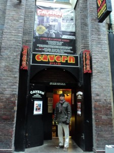 Liverpool -na porta do mítico Pub Cavern, 2010