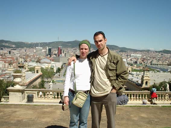 Eu e Malu passeando por Montjuic - Barcelona em maio de 2004